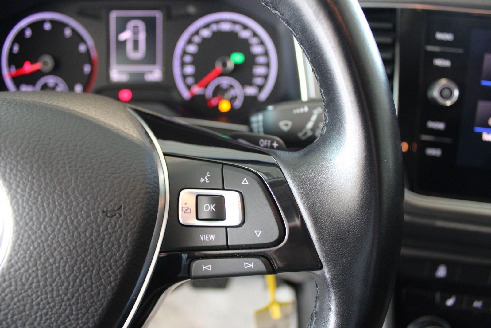 Volkswagen T-Roc 1.5 TSI DSG - Samsaru's Car Outlet