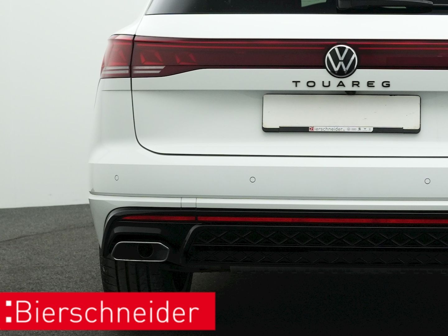 Volkswagen Touareg 3.0 TDI R-line Black - Samsaru's Car Outlet