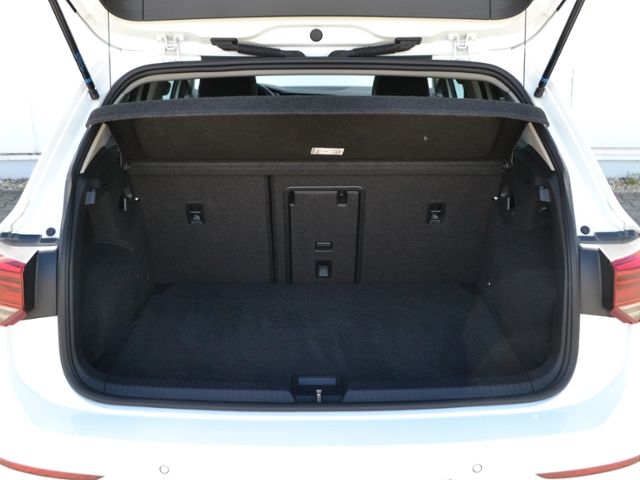 Volkswagen Golf VIII 1.5 TSI Style - Samsaru's Car Outlet