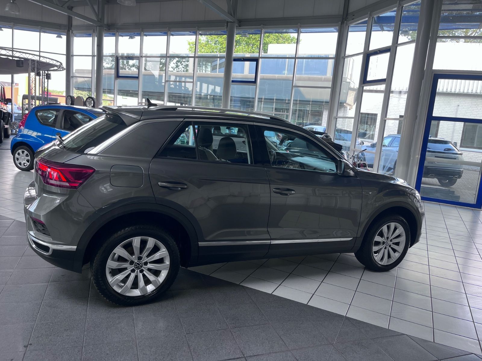 Volkswagen T-Roc Sport - Samsaru's Car Outlet