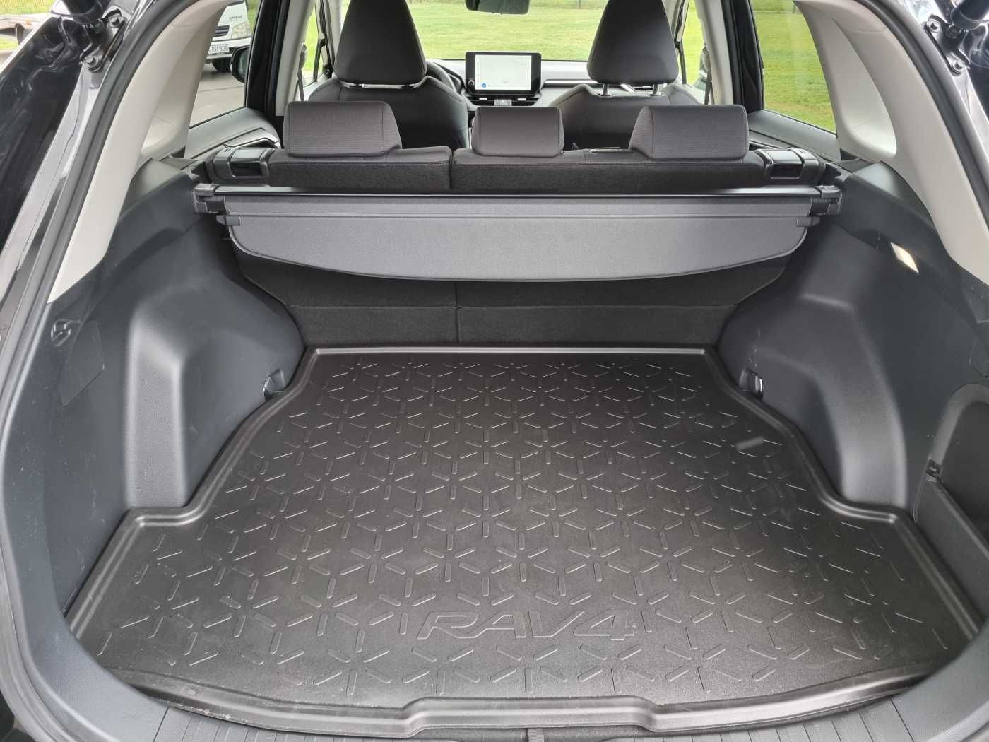Toyota RAV4 Hybrid 4WD - Samsaru's Car Outlet