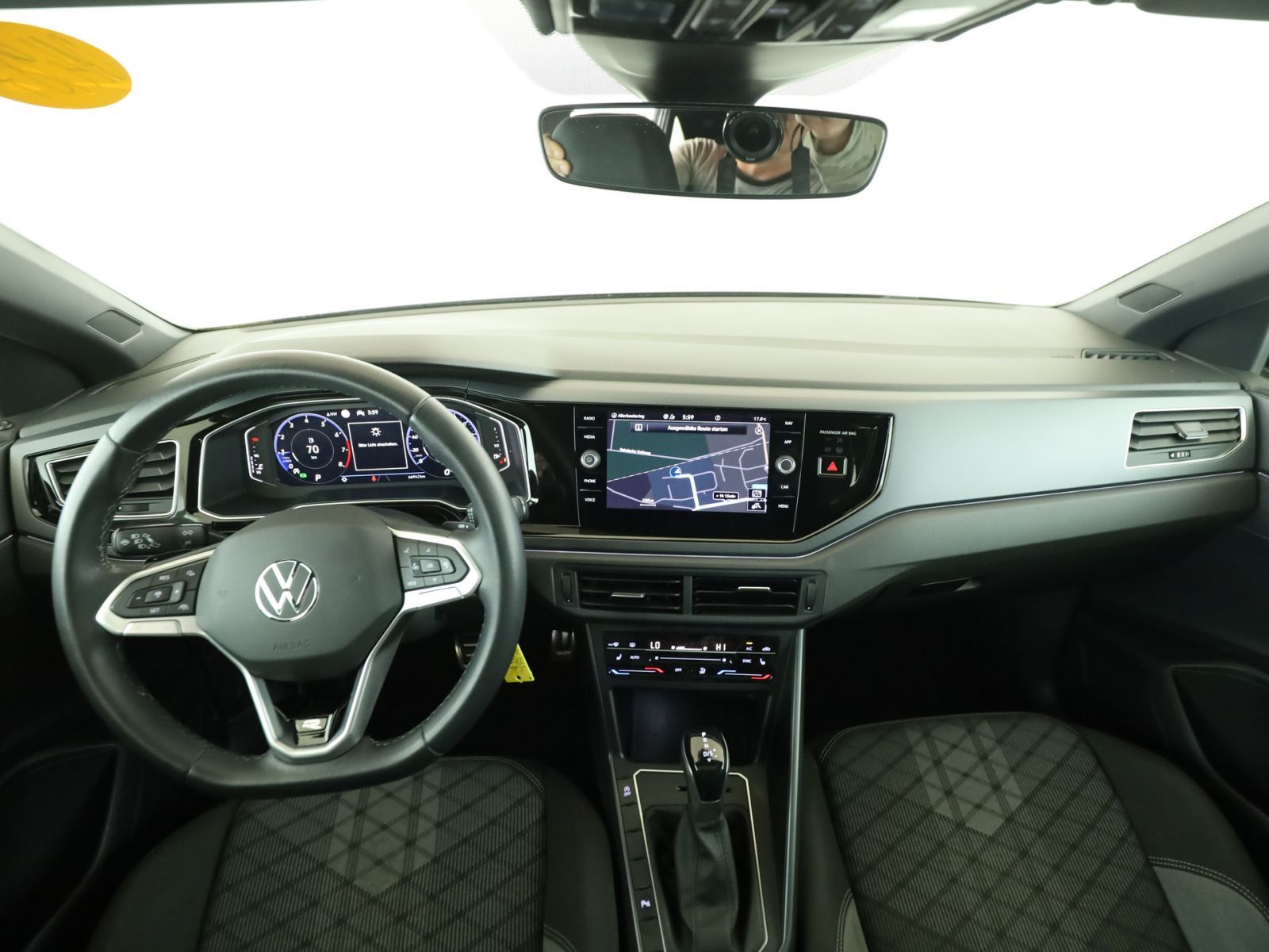 Volkswagen Taigo 1.0 TSI R-Line - Samsaru's Car Outlet