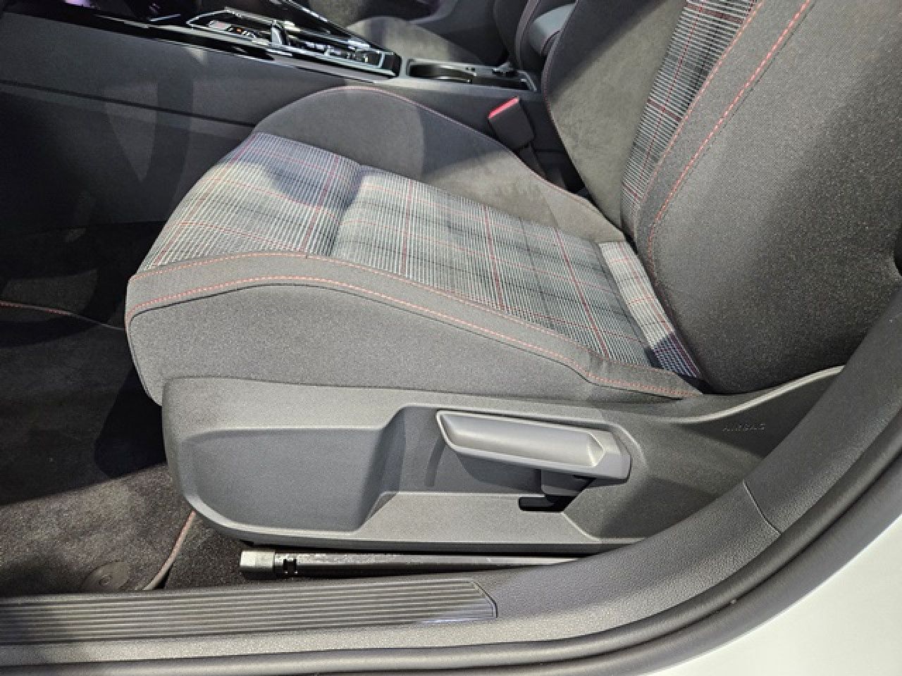 Volkswagen Golf 2.0 TSI GTI DSG BlackStyle - Samsaru's Car Outlet