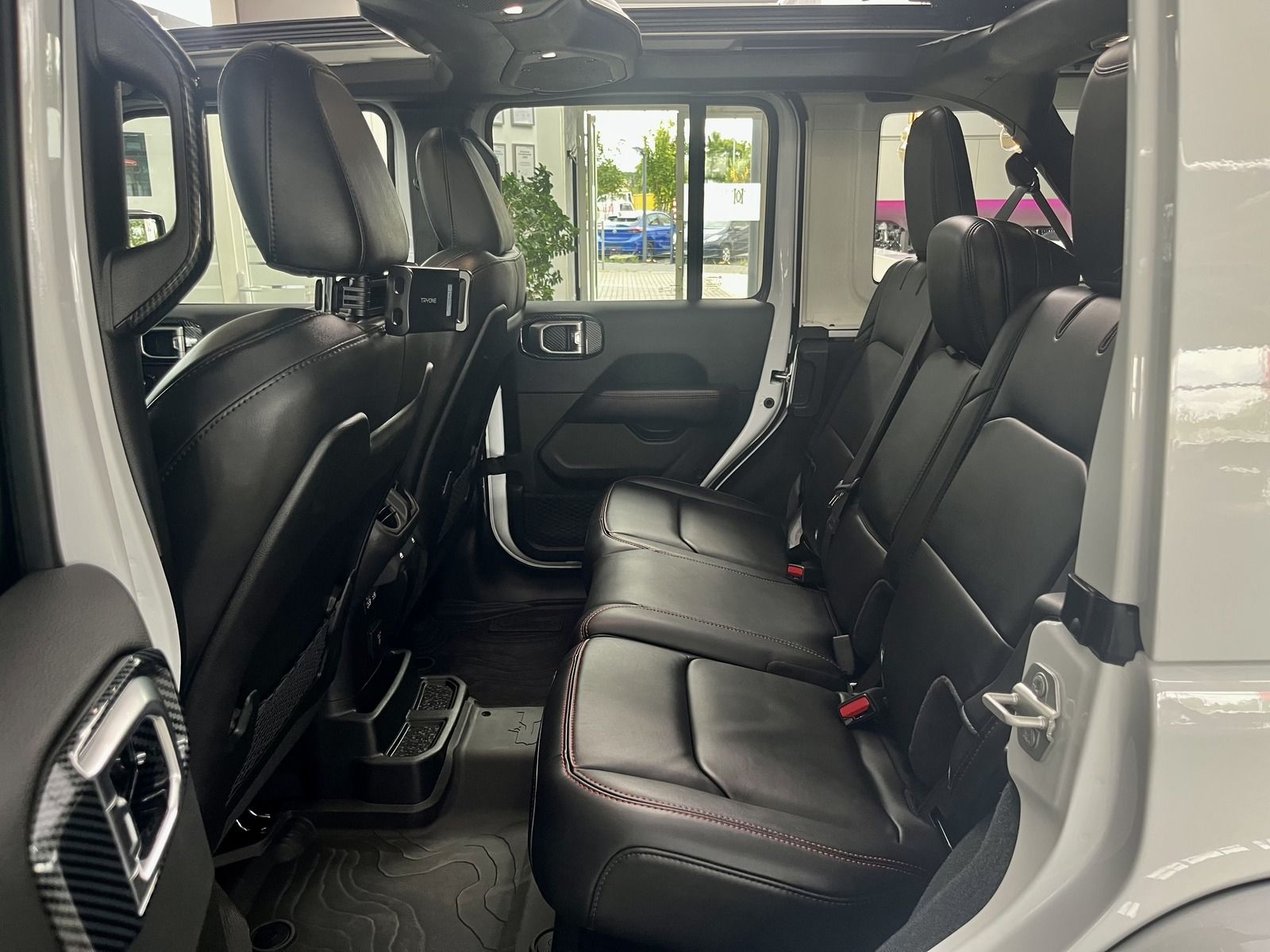 Jeep Wrangler 2.0 Sky One Rubicon Brute Look + Carbon