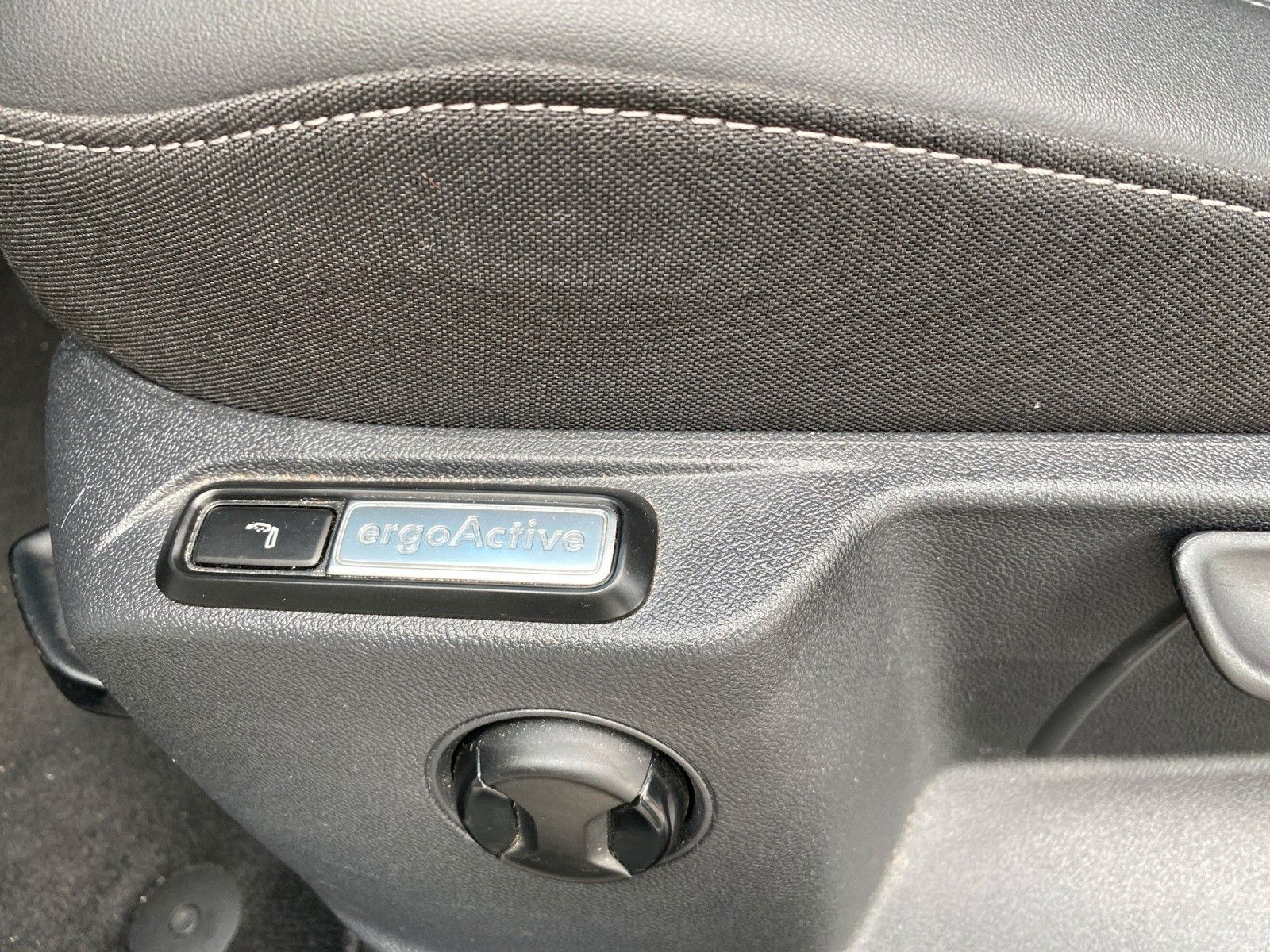 Volkswagen T-Roc 2.0 TDI STYLE - Samsaru's Car Outlet