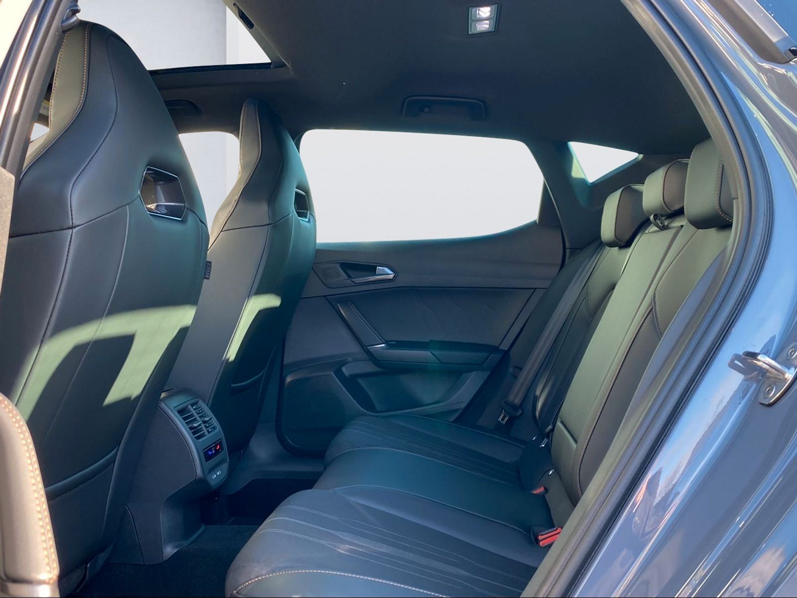 Cupra Leon 1.4 e-HYBRID VZ - Samsaru's Car Outlet