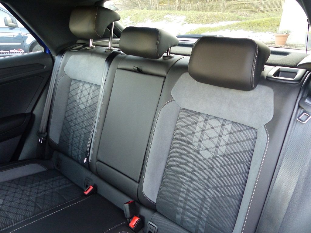 Volkswagen T-Roc 1.5 TSI DSG R-Line - Samsaru's Car Outlet