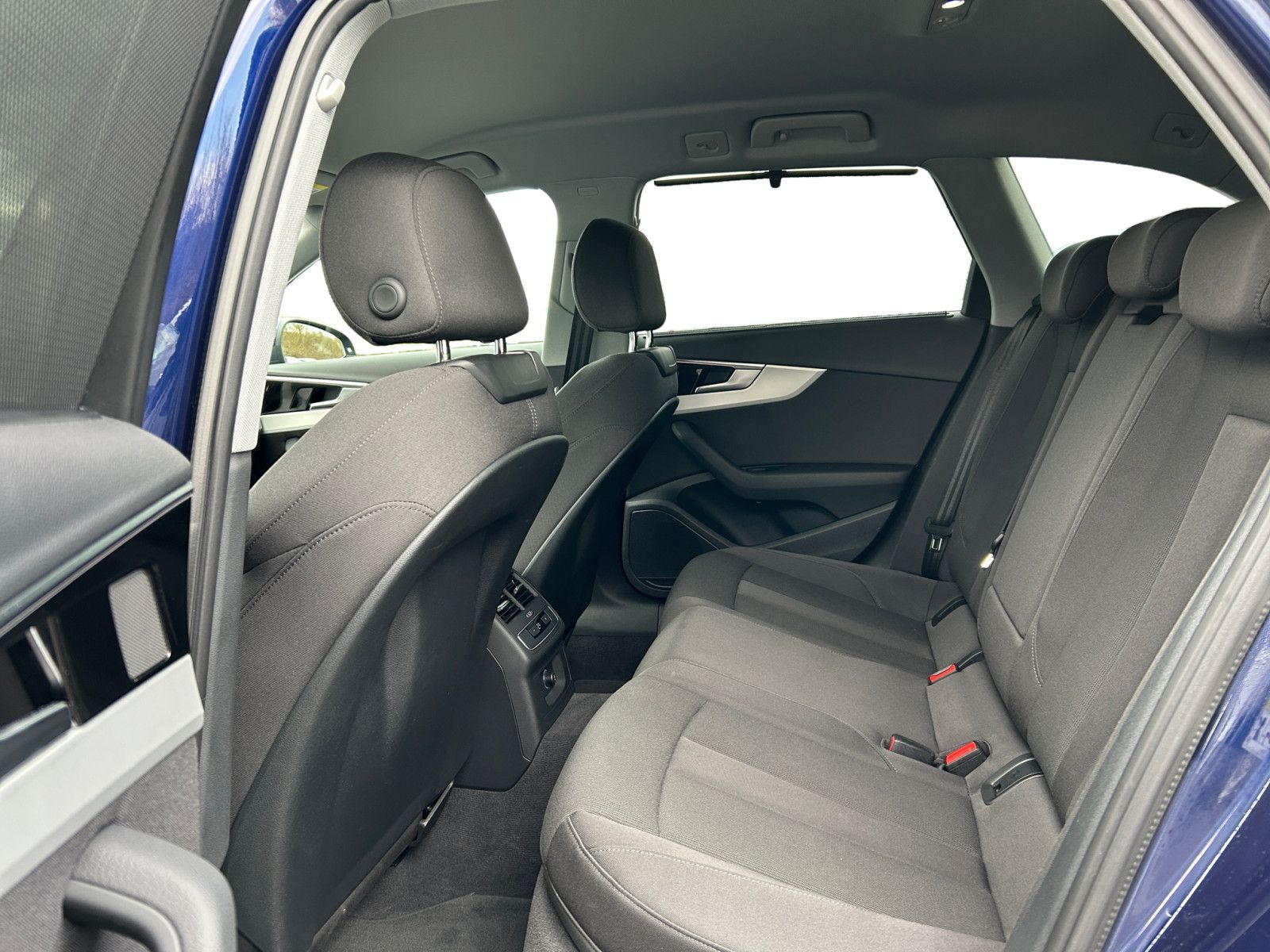 Audi A4 Avant 40 TDI S line - Samsaru's Car Outlet