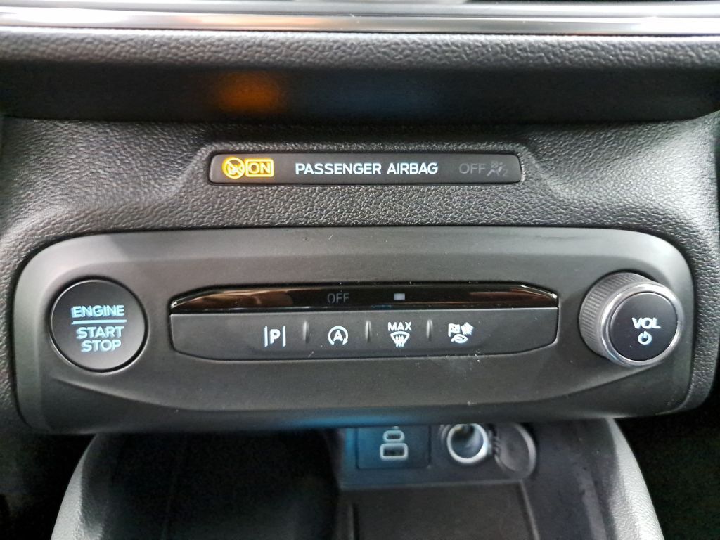 Ford Focus Turnier 1.5 Aut. TITANIUM NAVI RFK LED SHZ
