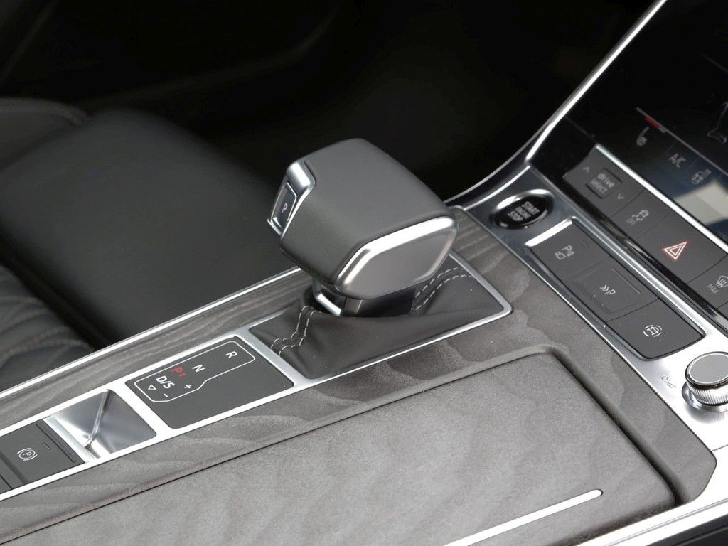 Audi A6 Avant 55 TFSI e Q S line - Samsaru's Car Outlet
