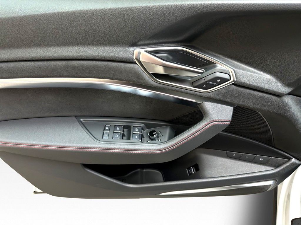 Audi Q8 S line 55 e-tron quattro AHK*NAVI*SHZ*MATRIX*