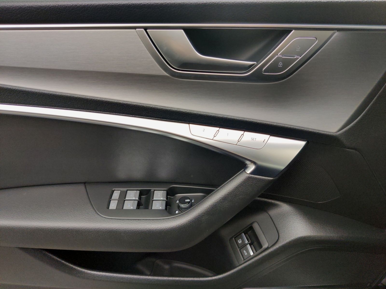 Audi A6 Avant 55 TFSIe qu. S line - Samsaru's Car Outlet