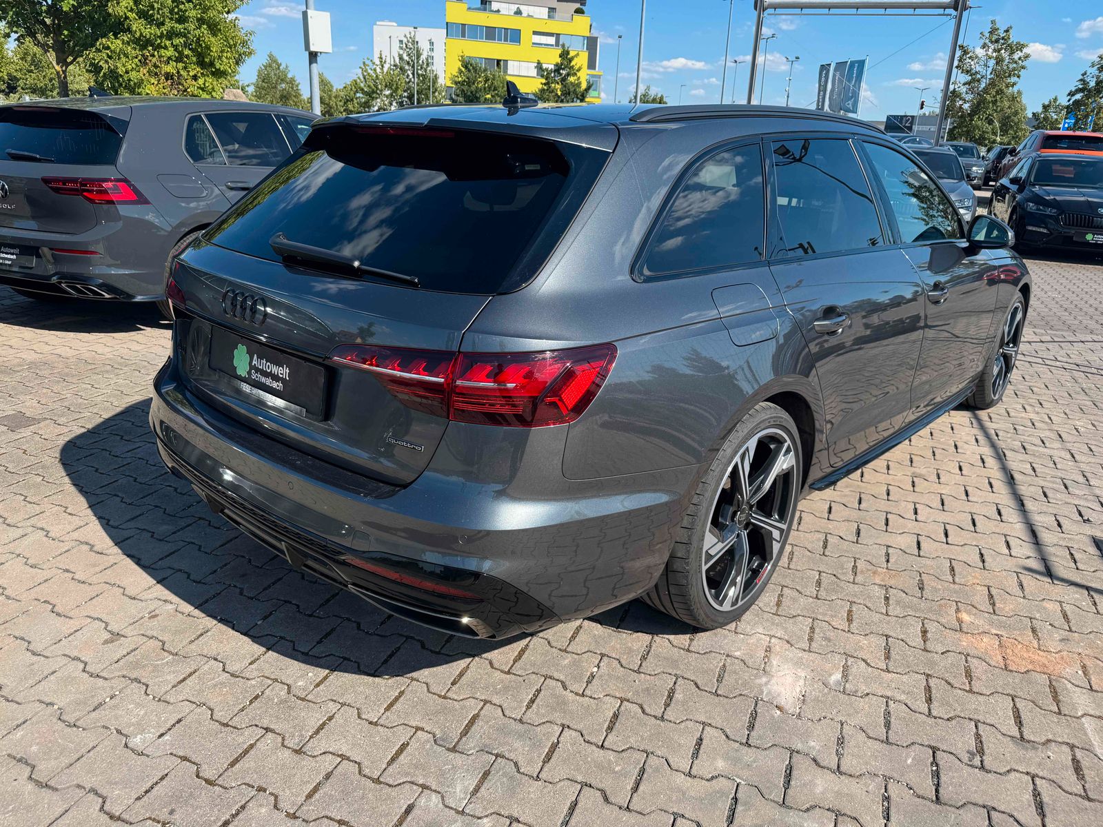 Audi A4 Avant S-Line 40 TFSI qu S-Tr. MATRIX AHK ACC