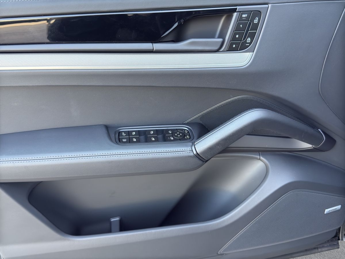 Porsche Cayenne E-Hybrid Coupe | Luftfederung | el. AHK