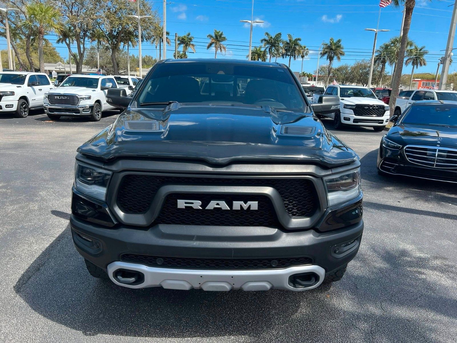 Dodge RAM Rebel 1500 4x4 CrewCab unfallfrei in Hamburg