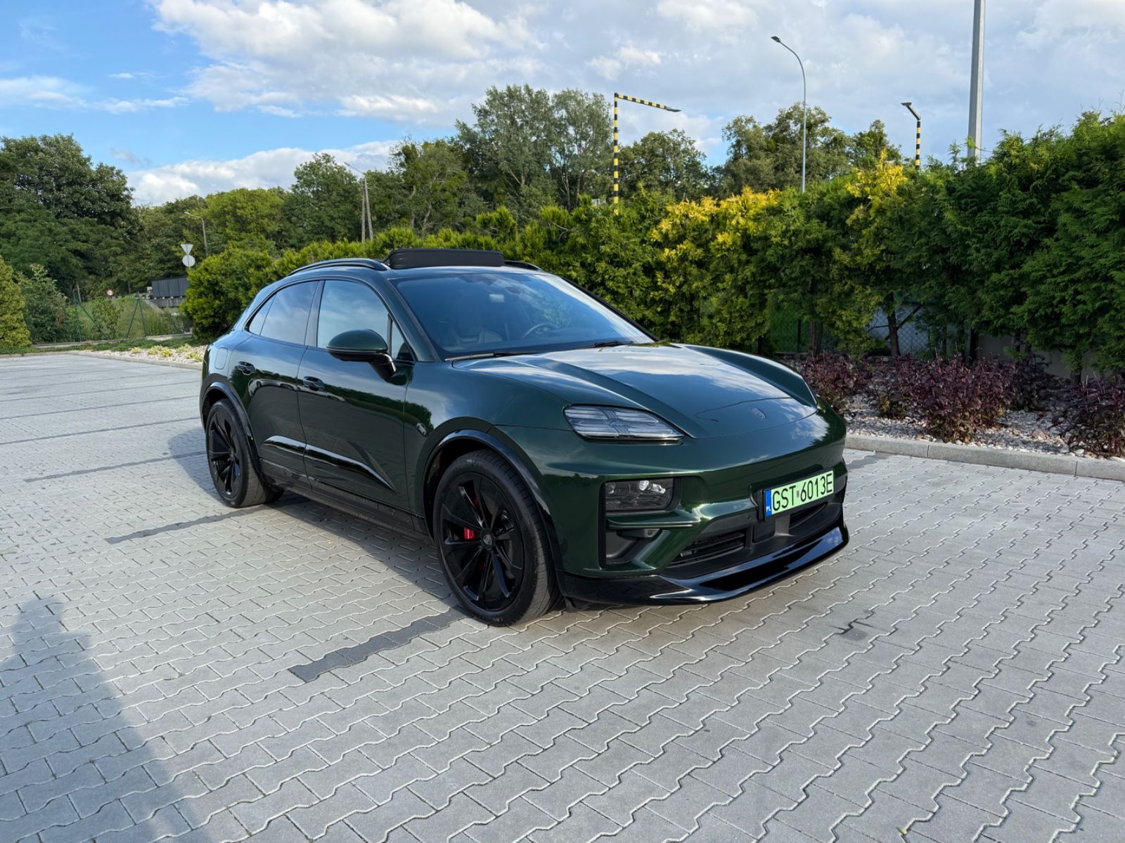 Porsche Macan Electric Turbo - Samsaru's Car Outlet