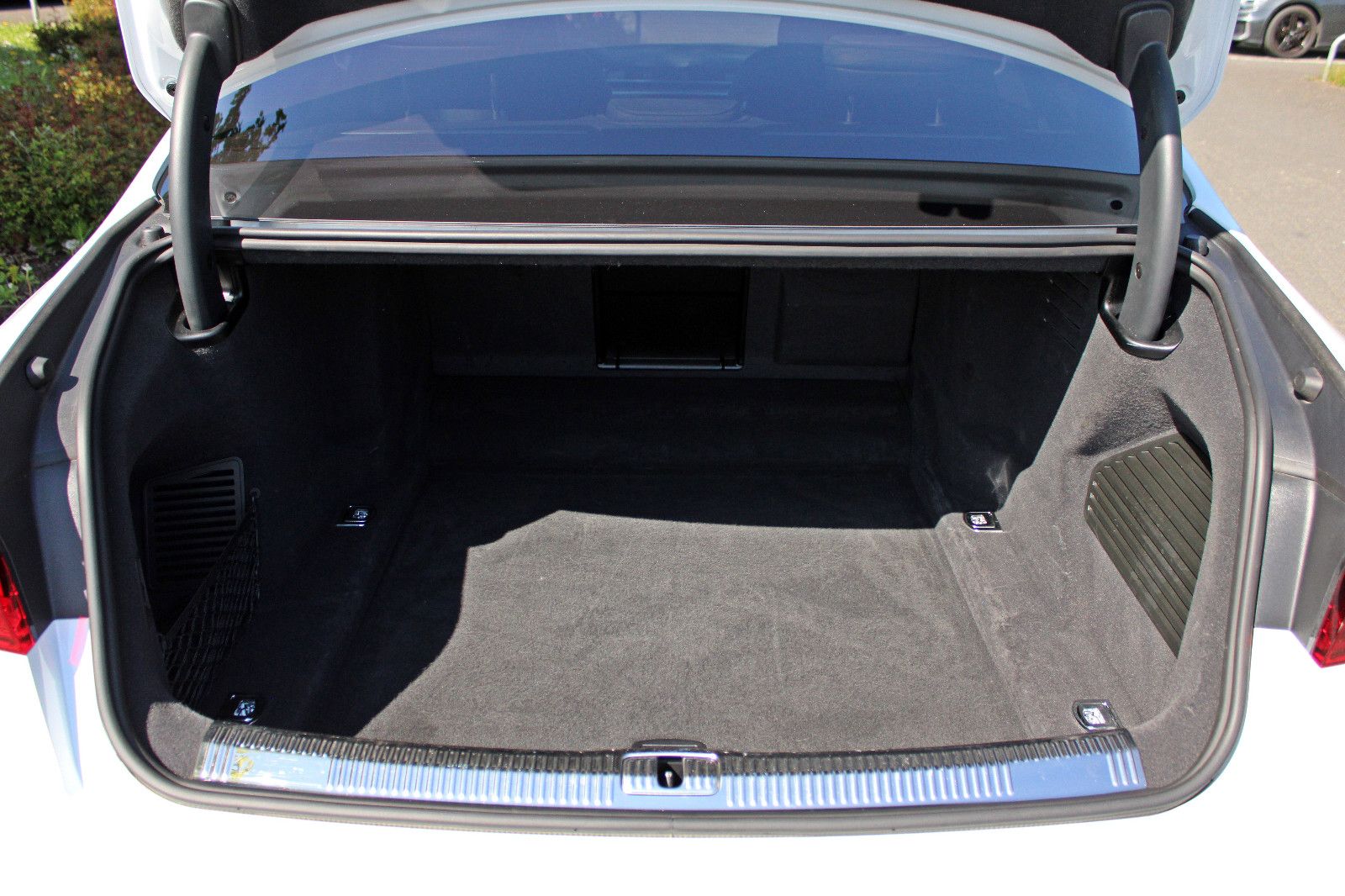 Audi A8 60TFSI quattro S LINE BLACK - Samsaru's Car Outlet
