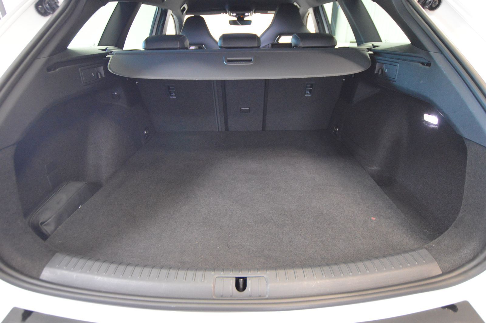 Cupra Leon Sportstourer VZ e-Hybrid - Samsaru's Car Outlet