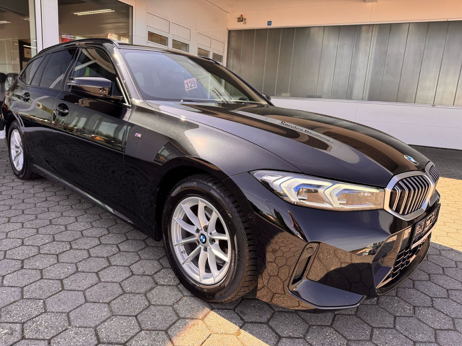 BMW 320 i Touring M-Sport - Samsaru's Car Outlet