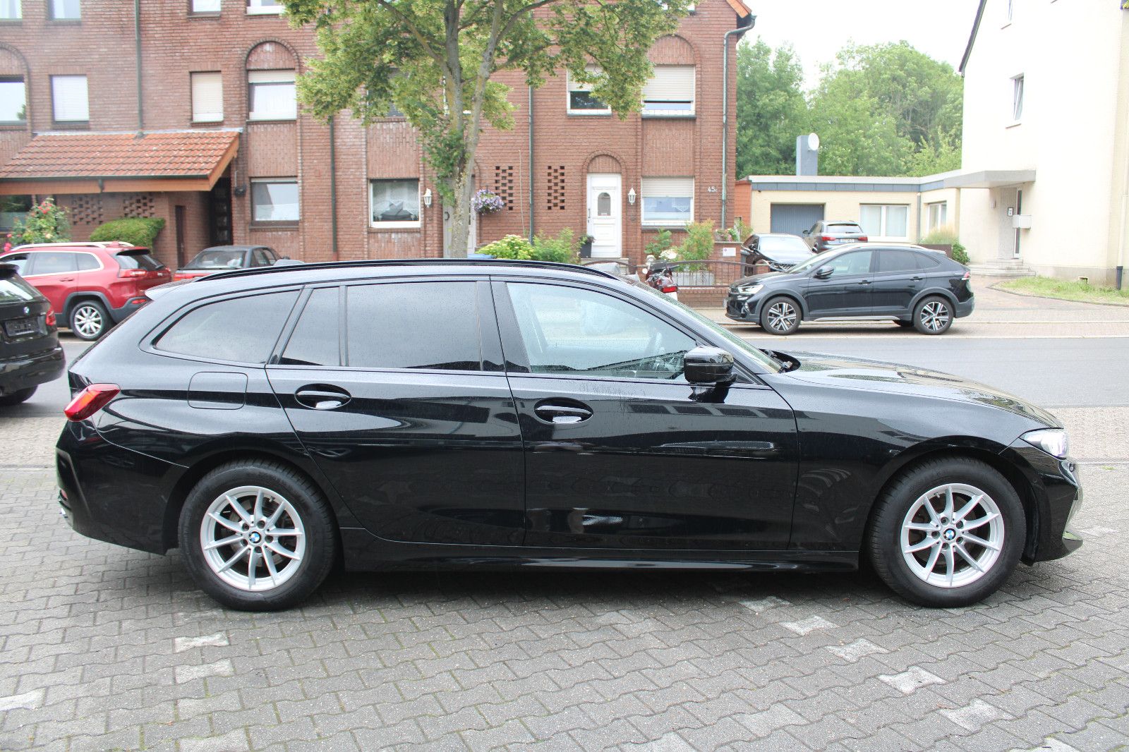 BMW 320dA Touring - Samsaru's Car Outlet
