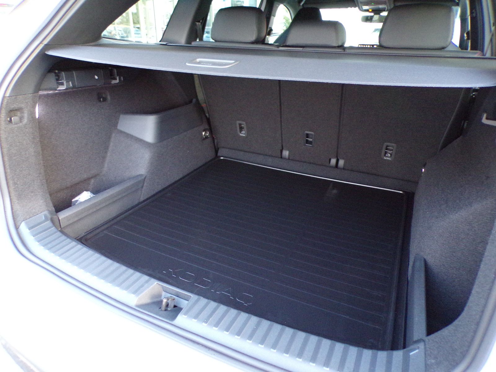 Skoda Kodiaq 2.0TSI 195kW 4x4 RS,SHZ,MATRIX,AHK,5JGar