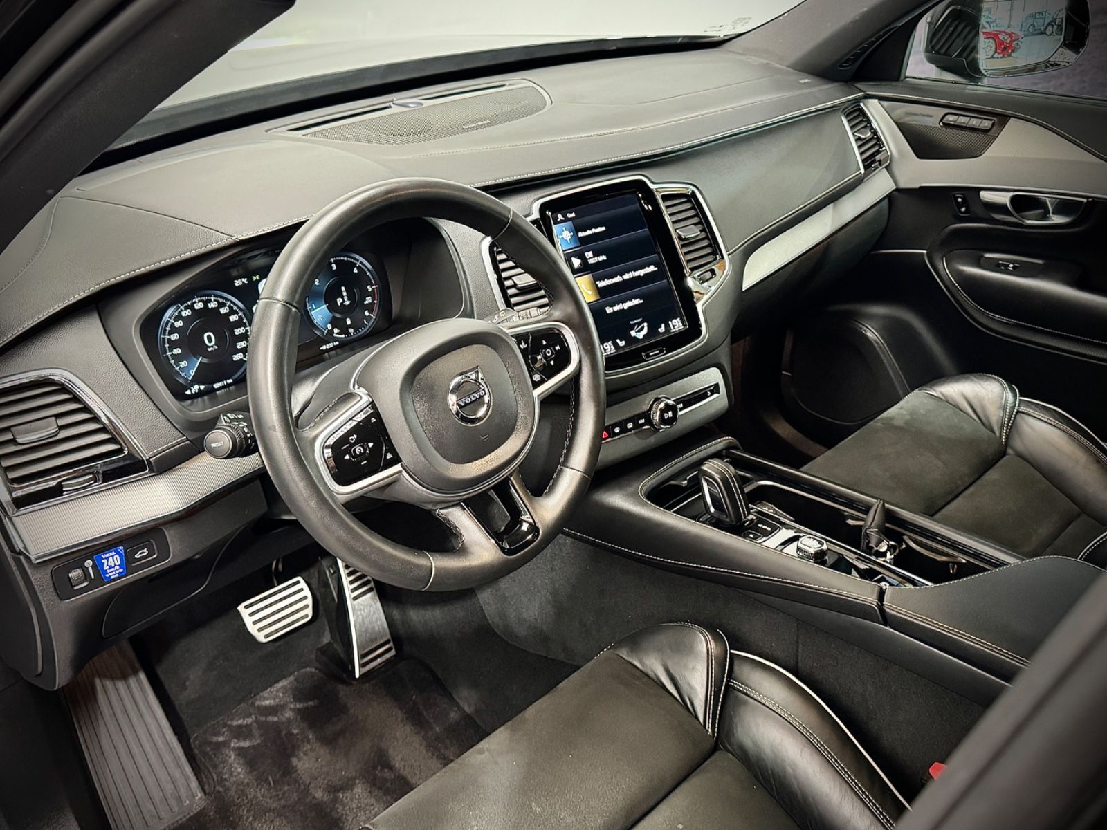 Volvo XC90 R-Design AWD - Samsaru's Car Outlet
