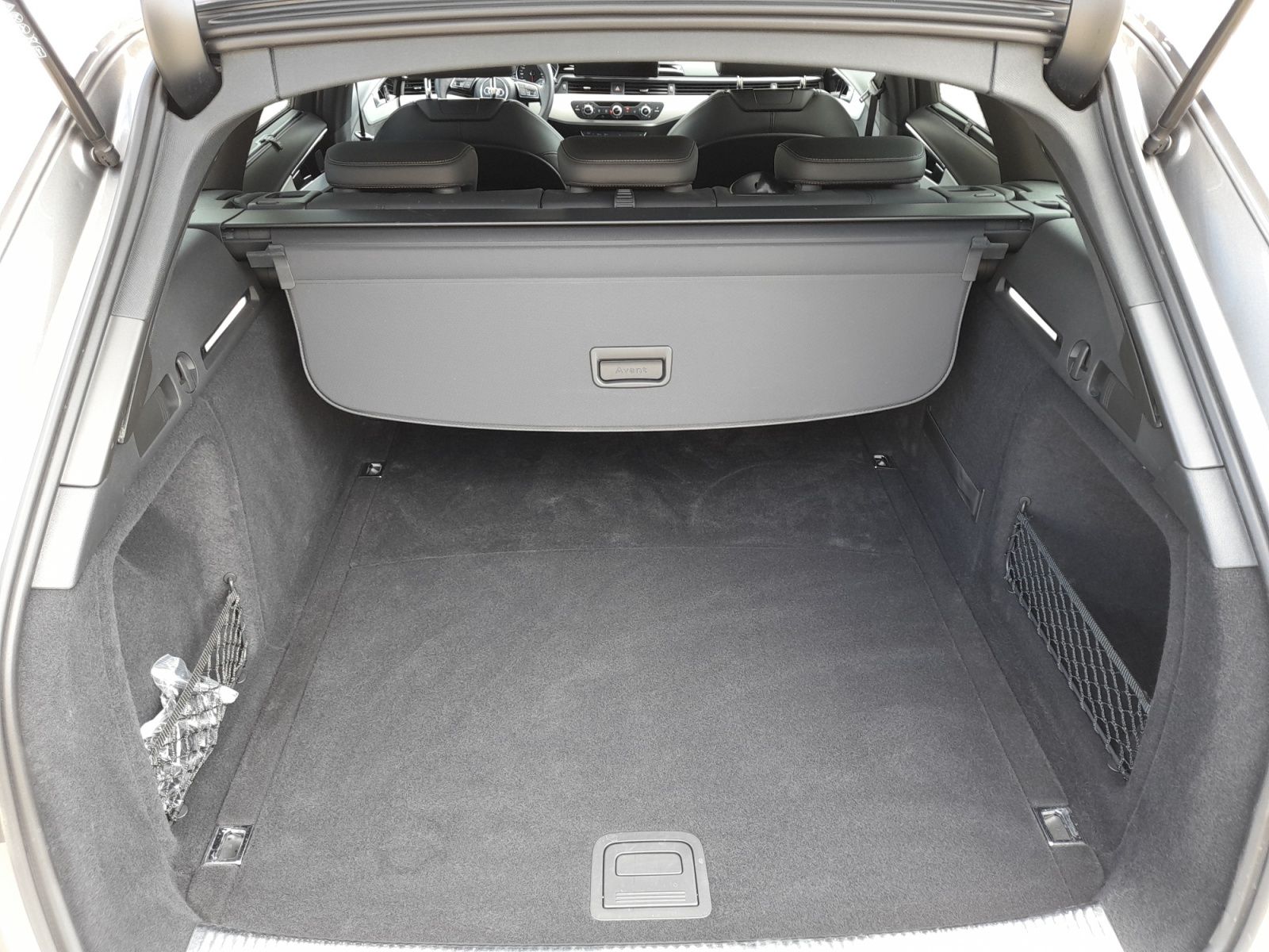 Audi A4 Avant 40 TFSI quattro S-Line - Samsaru's Car Outlet