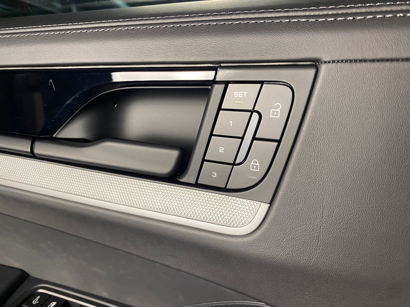 Porsche Cayenne E-Hybrid Coupe | Abstandsregeltempostat