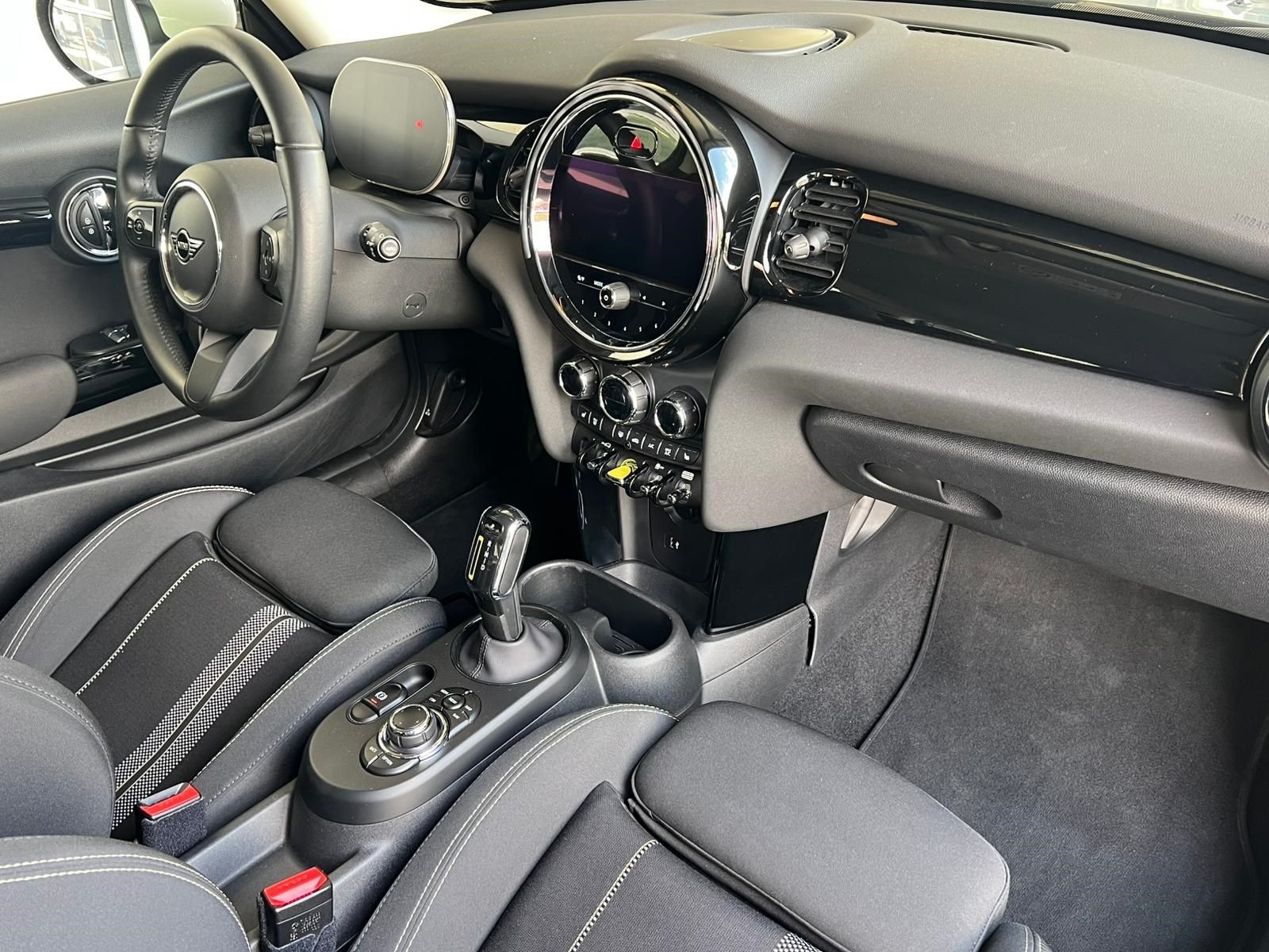 MINI Cooper SE Essential - Samsaru's Car Outlet