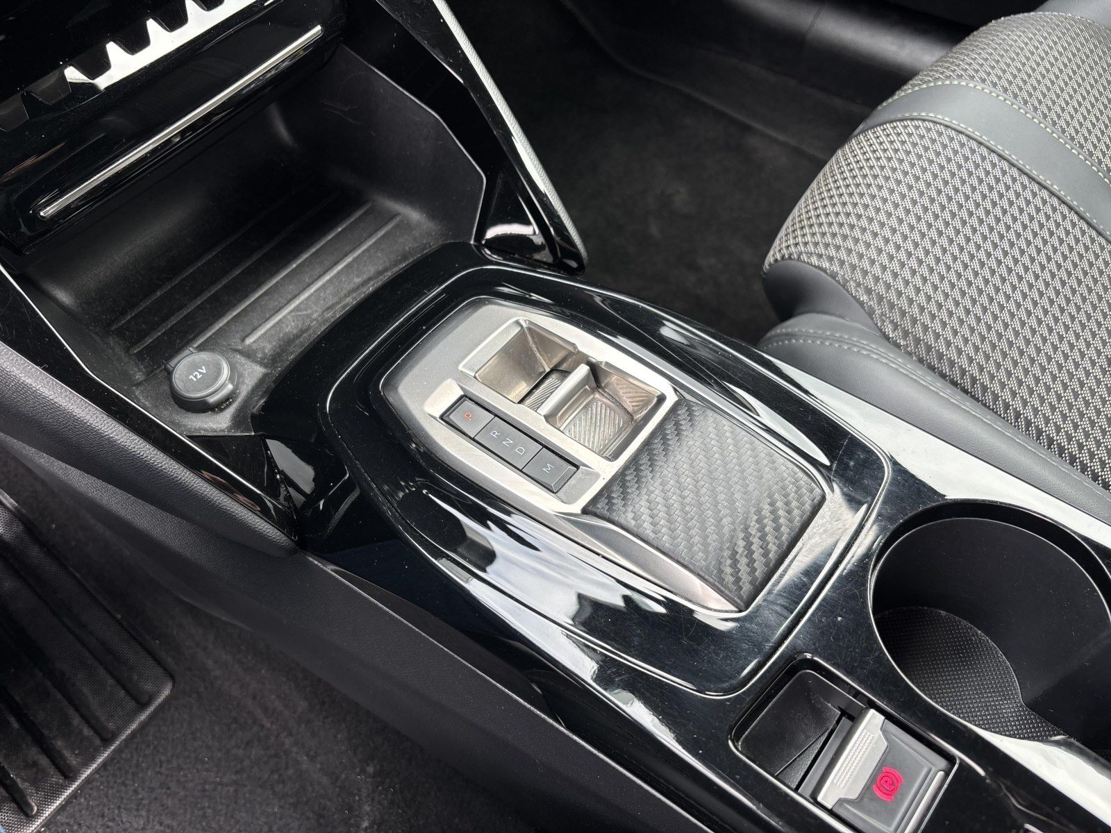 Peugeot 208 1.2 PURE TECH 100 GT - Samsaru's Car Outlet