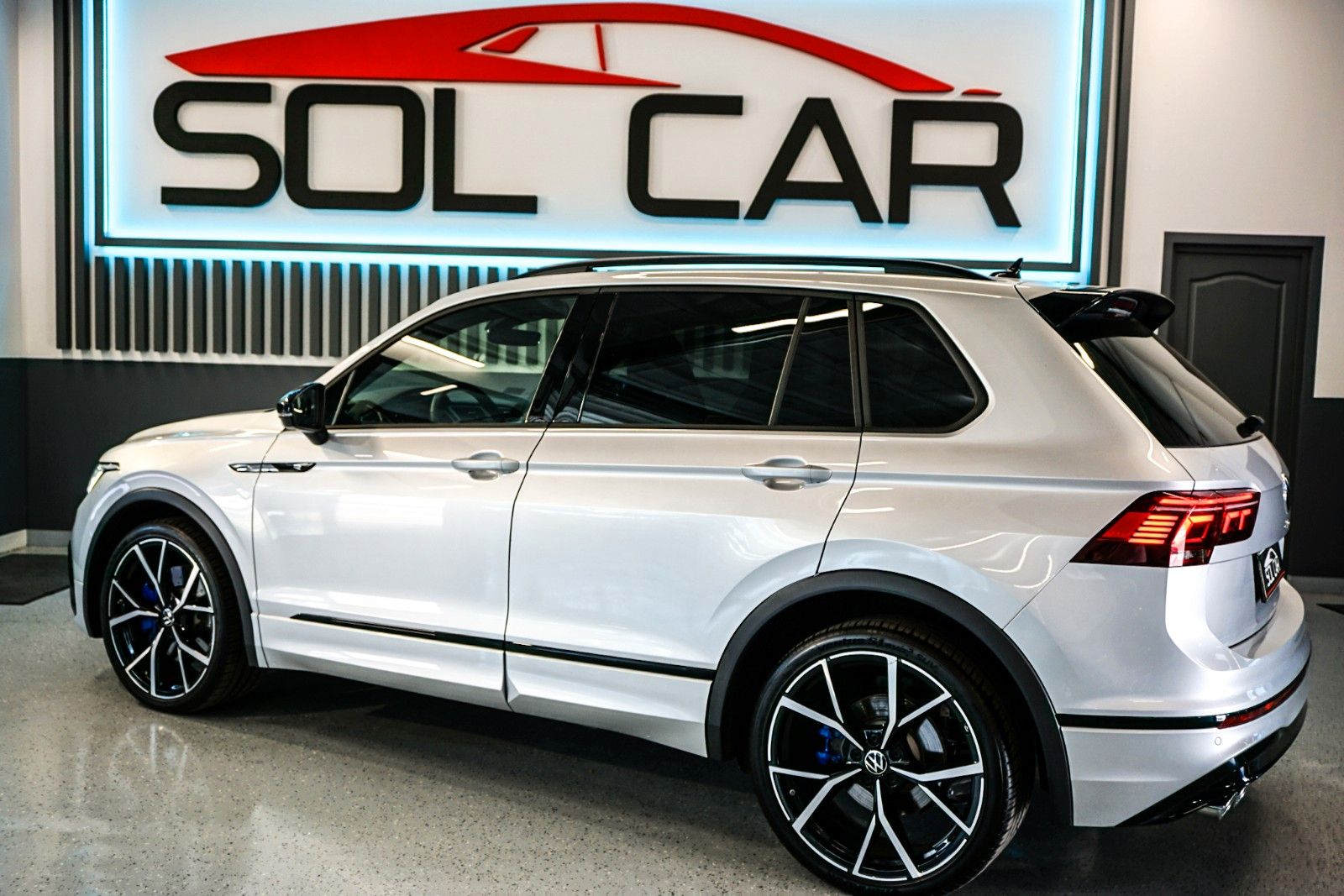 Volkswagen Tiguan R 4Motion - Samsaru's Car Outlet
