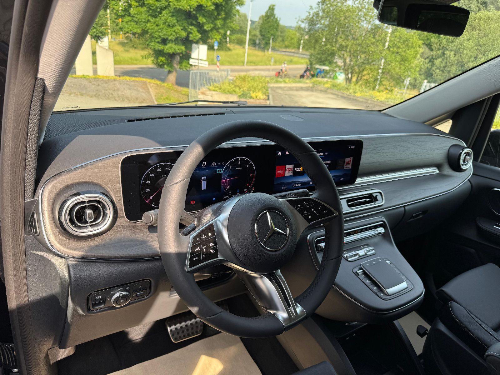 Mercedes-Benz V 300d AVANGARDE AMG - Samsaru's Car Outlet