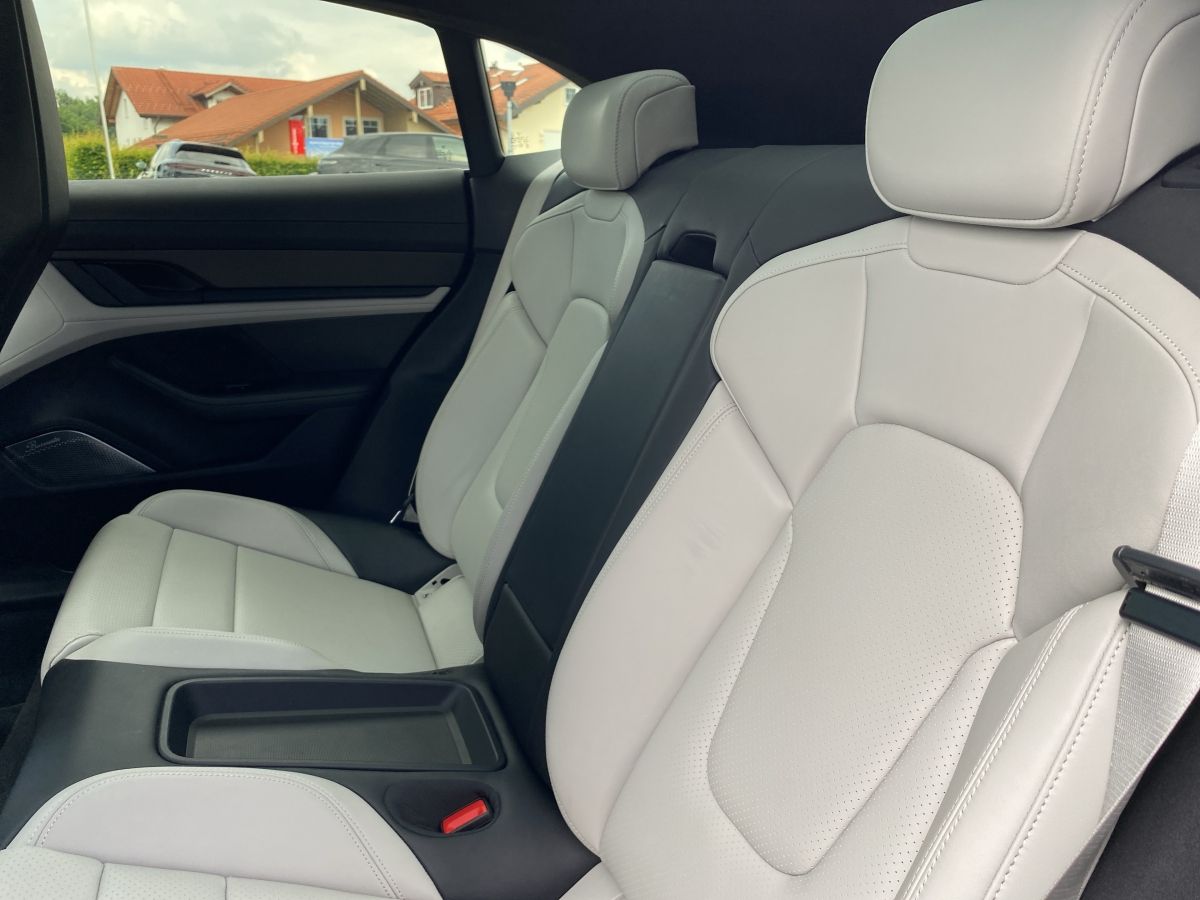 Porsche Taycan GTS Sport Turismo | Head-Up |Beifahrerdis
