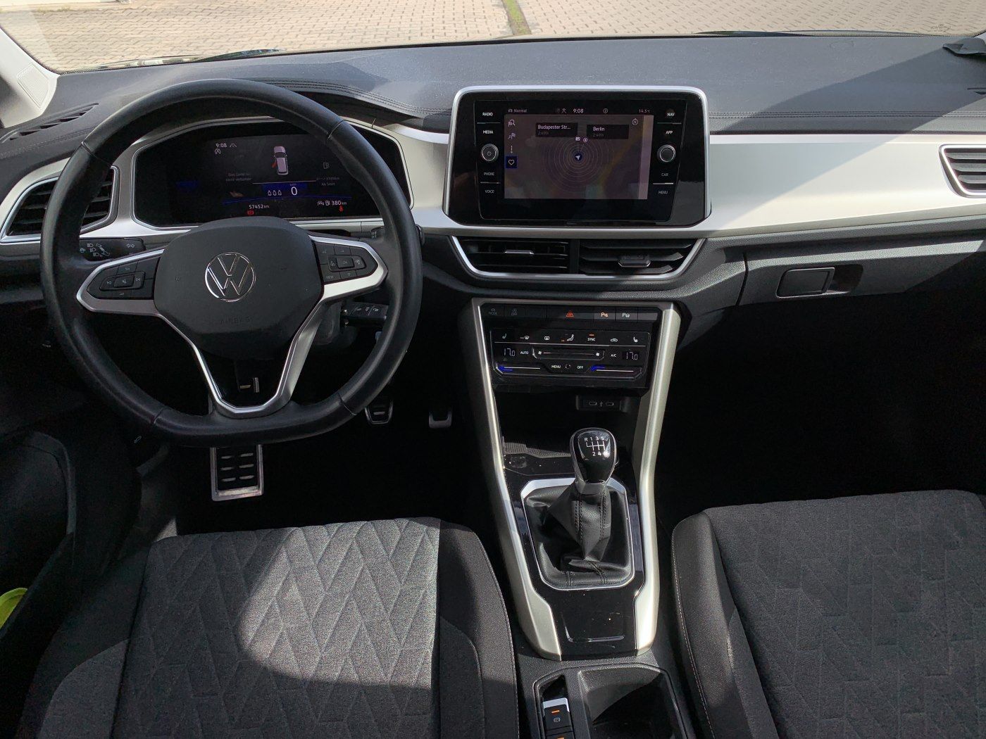 Volkswagen T-Roc Move - Samsaru's Car Outlet