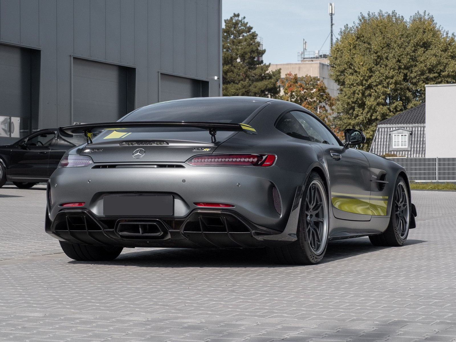 Mercedes-Benz AMG GT R Pro - Samsaru's Car Outlet