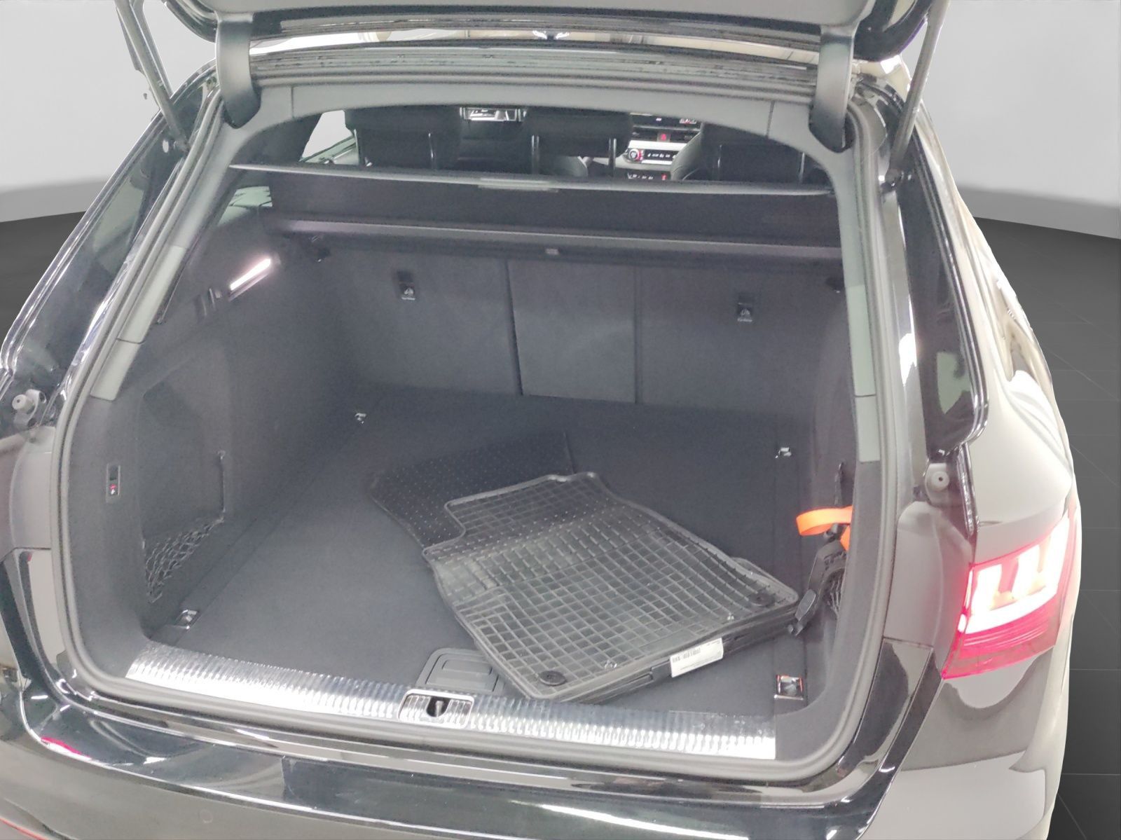 Audi A4 Avant 40 TFSI Q 2x S LINE MATRIX AHK LM19 KAM
