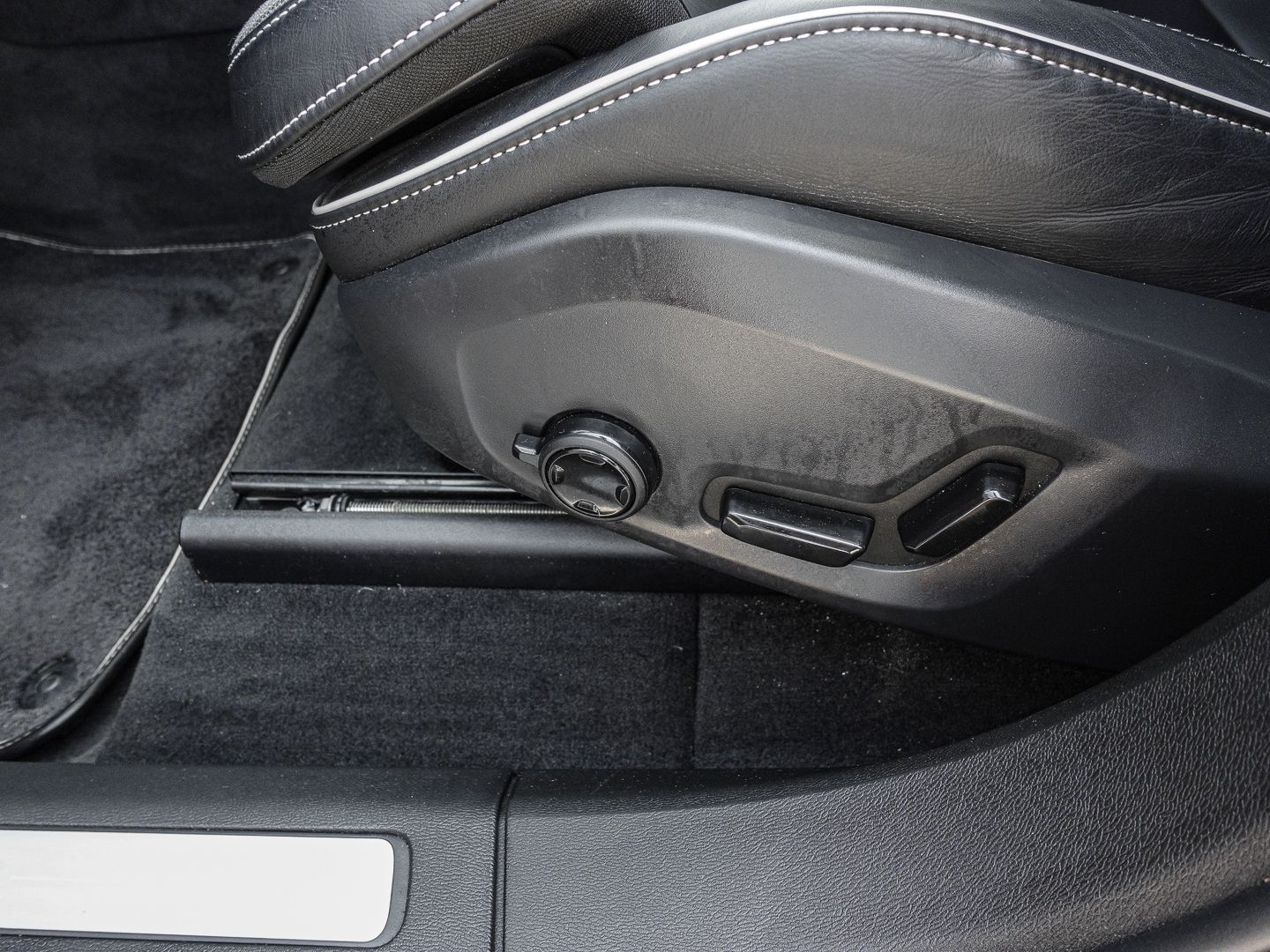 Volvo XC60 R Design Recharge Plug-In Hybrid AWD T8 Twi