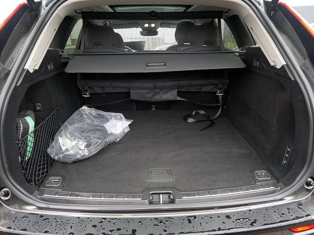 Volvo XC60 T8 Recharge Inscription FACEL. STANDHZ LED