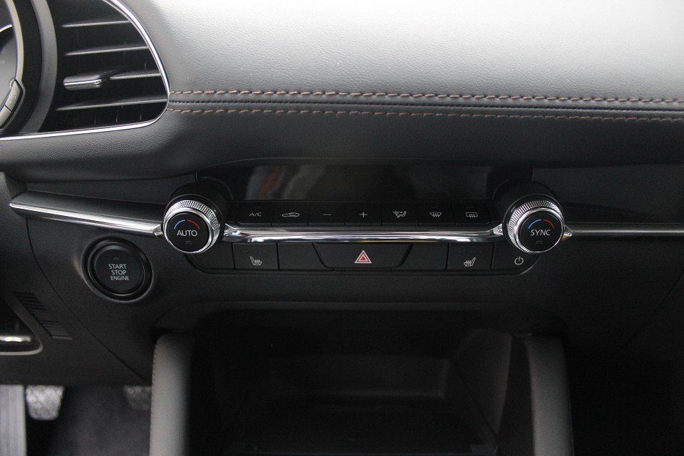 Mazda 3 Exclusive-Line X-186 AT DASO DESI NAVI ACAA SH