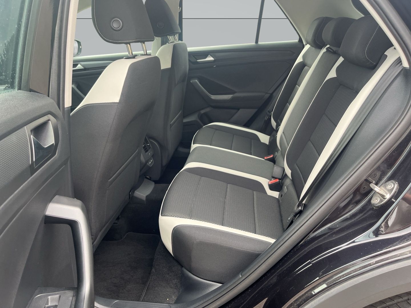 Volkswagen T-Roc 1.5 TSI Sport - Samsaru's Car Outlet
