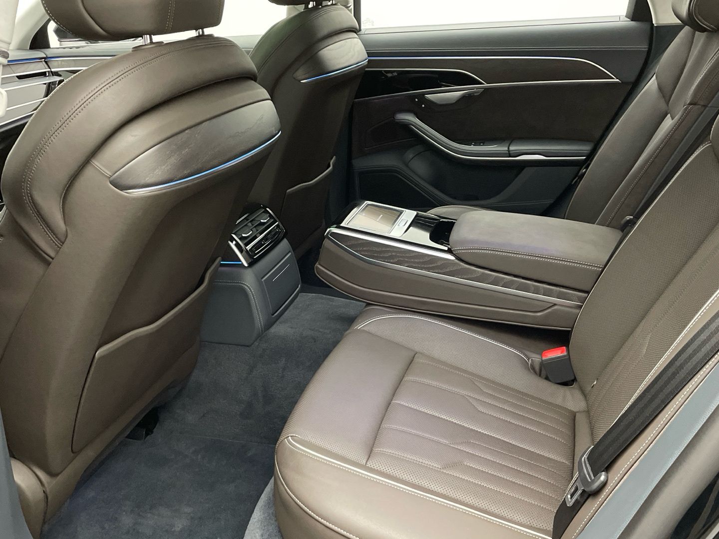 Audi A8 60 TFSI e quattro - Samsaru's Car Outlet