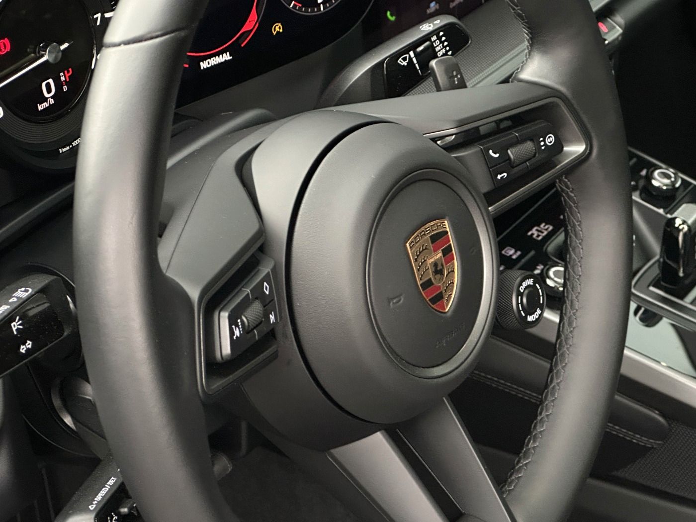 Porsche 992 911 Carrera 4S Lift Matrix BOSE InnoDrive