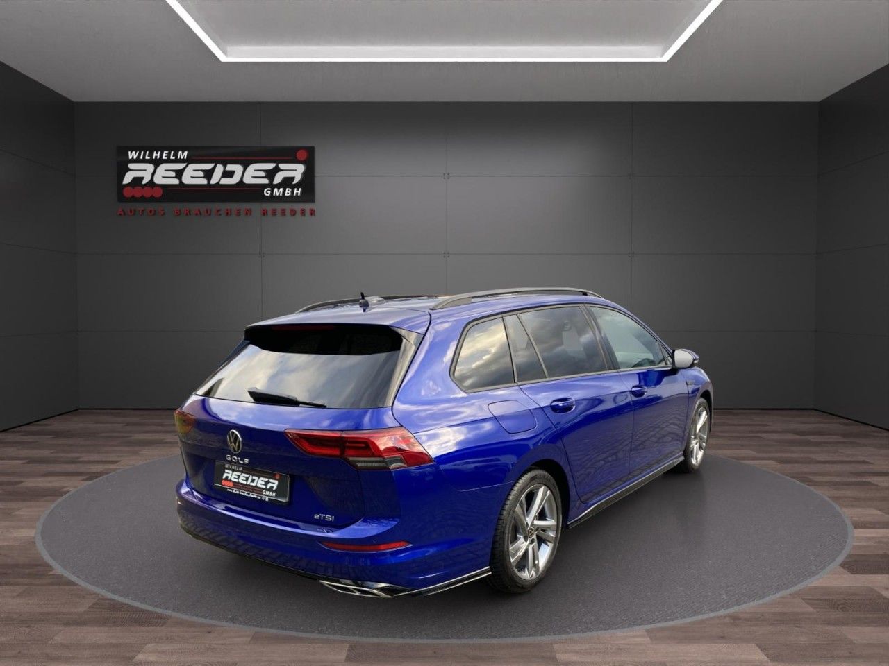 Volkswagen Golf VIII 1.5 eTSI DSG R-Line - Samsaru's Car Outlet