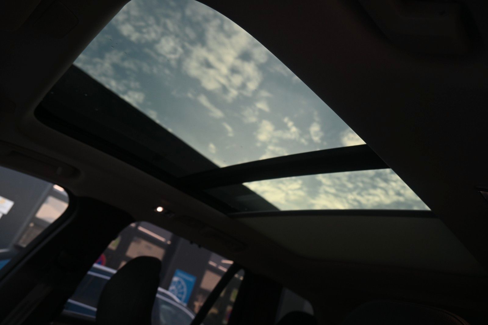 Volvo XC90 Inscription PHEV AWD - Samsaru's Car Outlet
