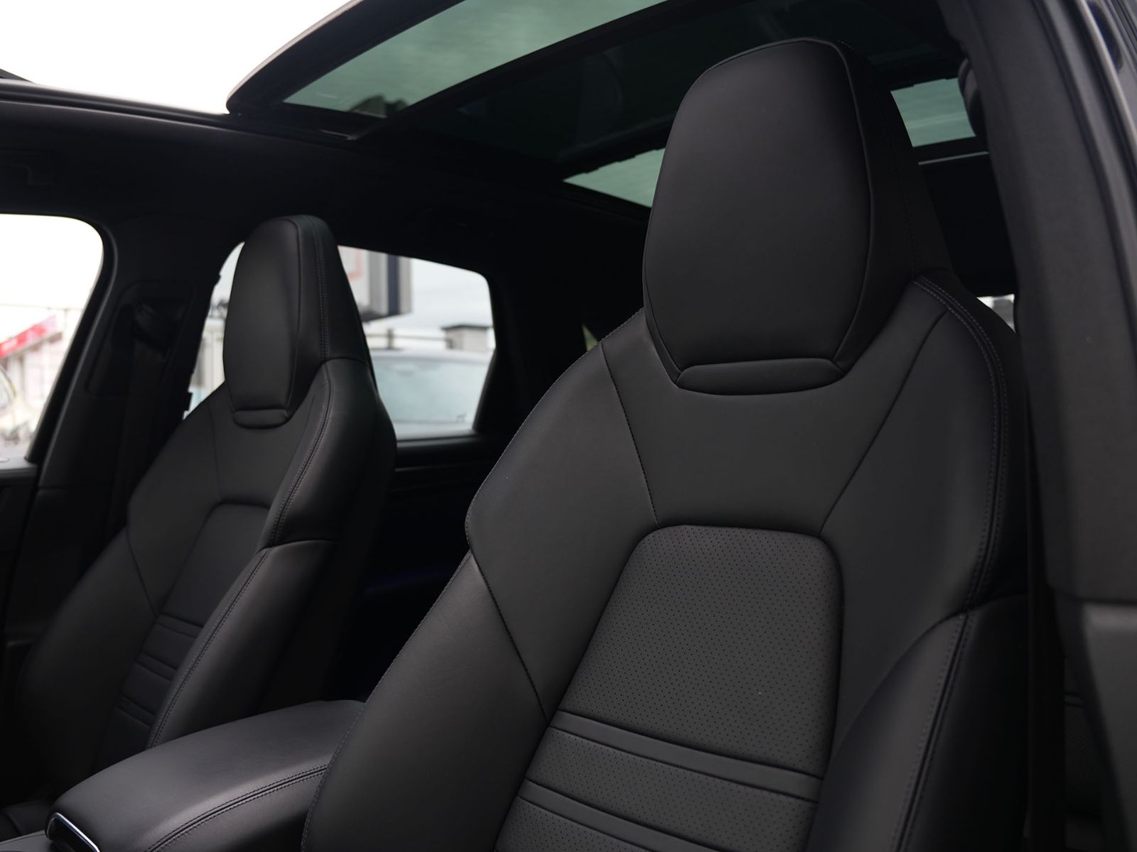 Porsche E-Hybrid MY24-INNODRIVE-ACC-LUFTF.-PANO-BOSE-RS