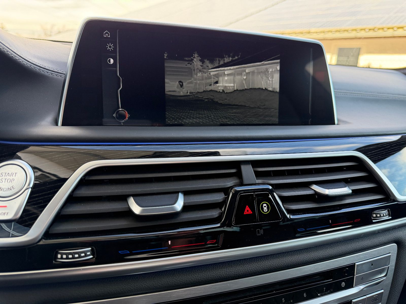 BMW 750ixDrive M-SPORT/MASSAGE/AHK/NIGHTV./LASER/H&K