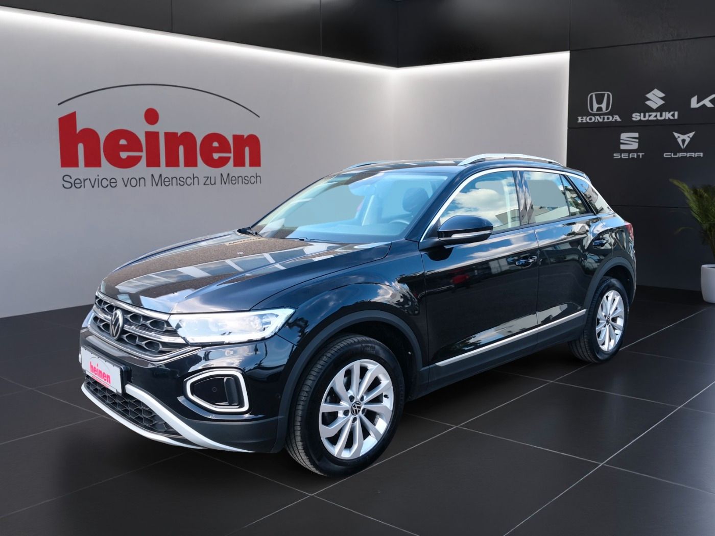 Volkswagen T-Roc 1.5 TSI Style DSG - Samsaru's Car Outlet