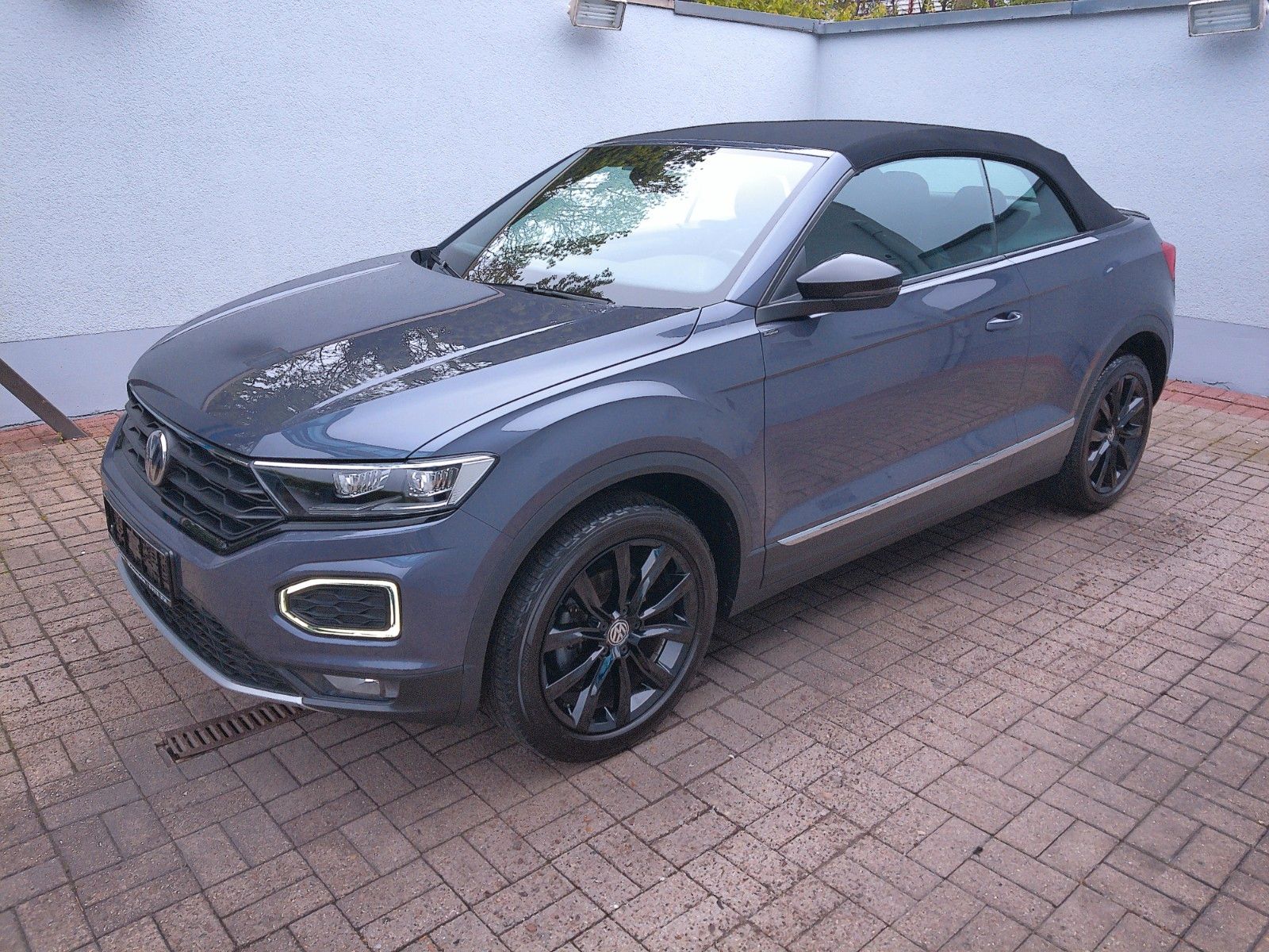 Volkswagen T-Roc Style Black - Samsaru's Car Outlet