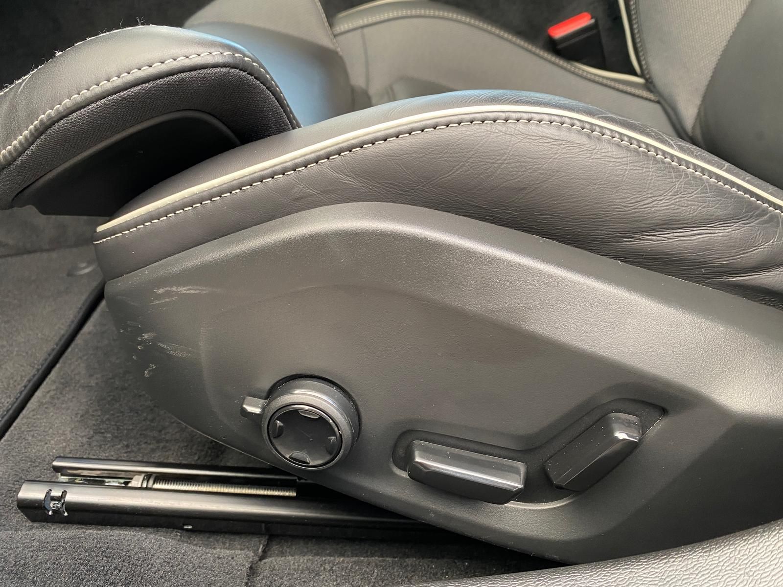 Volvo S60 T8 Recharge Plus Dark AWD CAM LED LHZ MEMORY