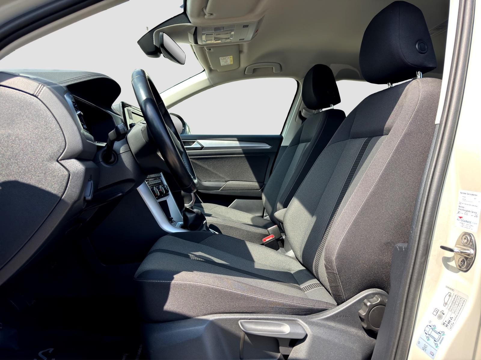Volkswagen T-Roc Life 2.0 TDI - Samsaru's Car Outlet